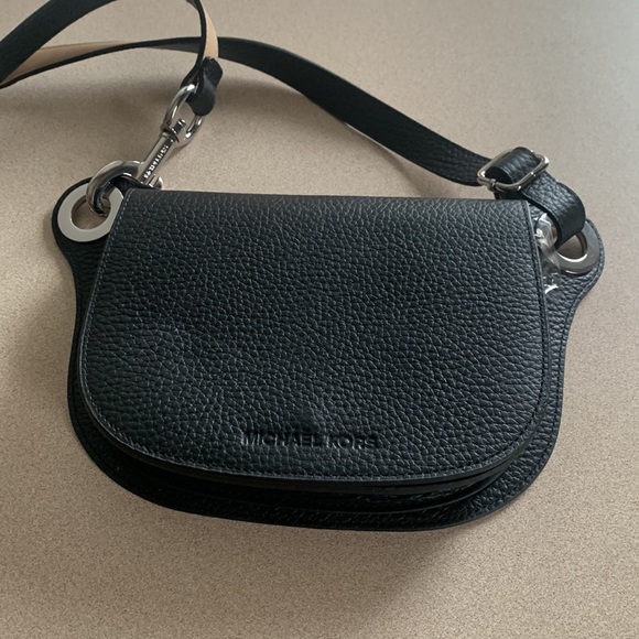 Michael knor purse like a cross body very cute - Picture 2 of 2